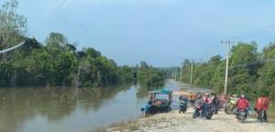 Air Sungai Segati Terus Meluap, Akses Jalan Ke Desa Sotol Masih Putus